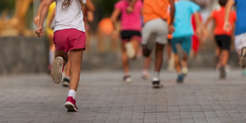 SESI Runners realiza corrida com crianças e arrecada brinquedos para doação, em Campina Grande