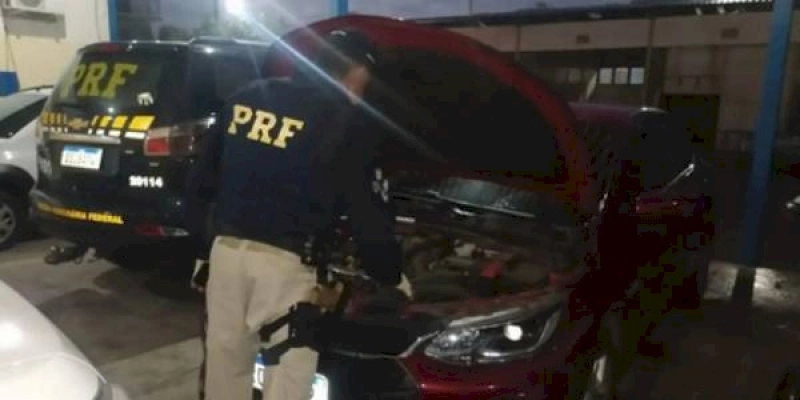 PRF recupera veículo adulterado e conduz homem à Delegacia de Polícia Civil de Patos