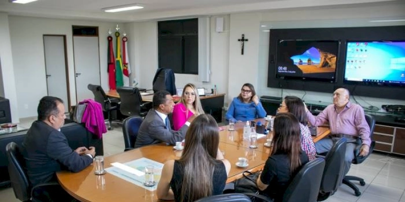 Nominando Diniz recebe visita de Damião Feliciano que promete intermediar estudo do Cosems-PB com bancada federal   
