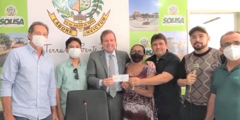 Gilbertão participa de coletiva com Fábio Tyrone, e entrega cheque do Programa “Café Solidário”
