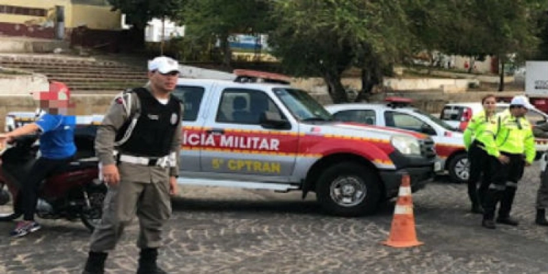 Polícia Militar e SCTRANS realizam operação com intuito de coibir mototaxistas clandestinos em Cajazeiras