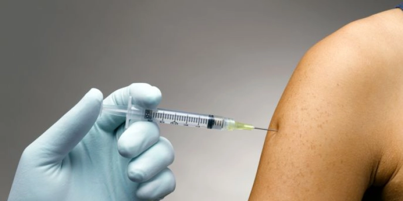 Mais meninas e meninos precisam se vacinar contra o HPV; Veja