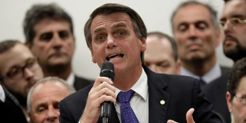 PSL de Bolsonaro quer extinguir "fundão" ao mesmo tempo que pede verba