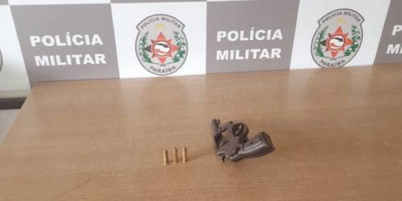 Polícia apreende arma com dupla de moto nesta quinta-feira, na PB