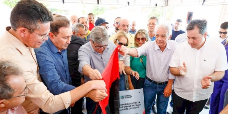 João Azevêdo entrega travessia urbana de Cachoeira dos Índios e visita obra de complexo educacional