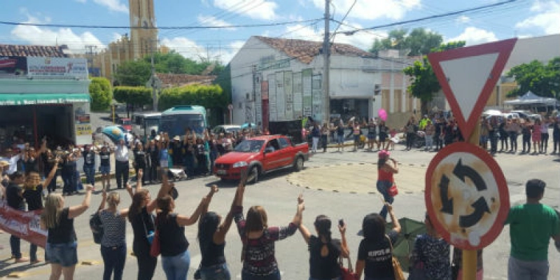 COISA FEIA! Na Terra que ensinou a Paraíba, Professores paralisam atividades, e pedem respeito