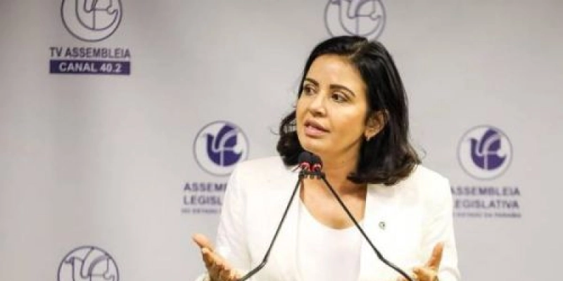 Deputada Pollyanna comemora assinatura de ordem de serviço para recuperação da PB-293, fruto de demandas do seu mandato