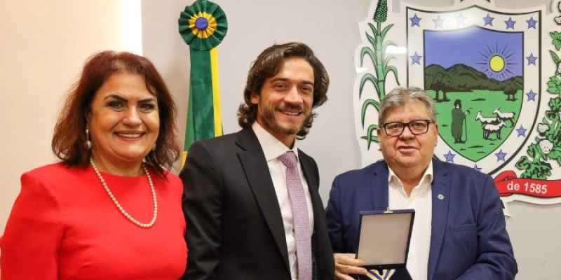Governador recebe homenagem das Associações Nacional e Estadual dos Procuradores em reconhecimento à valorização profissional da categoria