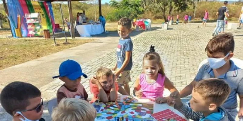 Secretaria de Educação cria Projeto de incentivo à leitura, e leva biblioteca itinerante às escolas municipais
