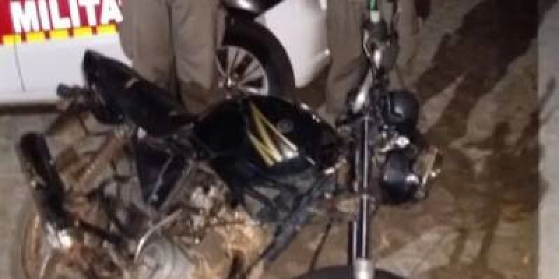 Militares da 5ª CPTran recupera moto furtada, no Centro de Cajazeiras