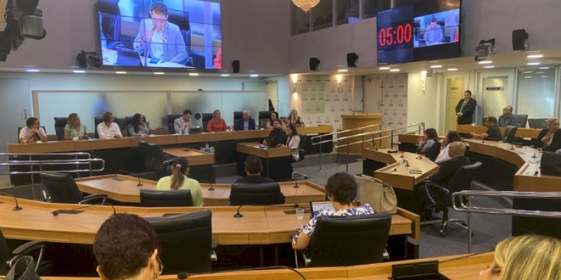 Sessão especial presidida por Michel Henrique debate ações de conscientização do autismo e síndrome de down