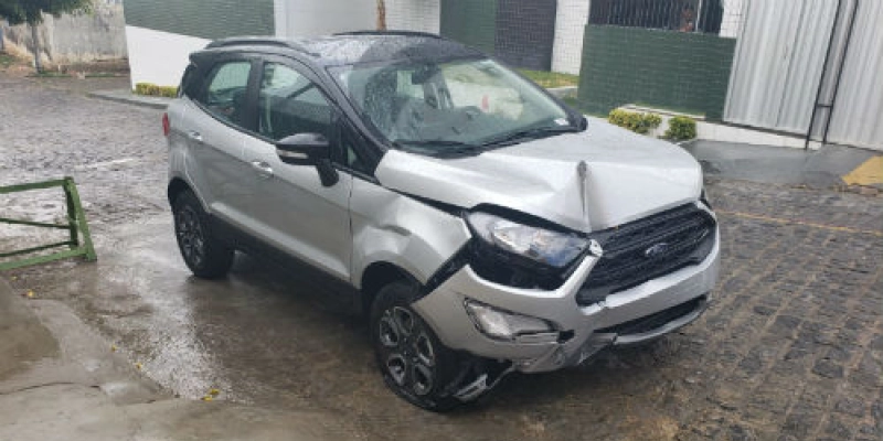 Jovem é detido após entrar em concessionária, furtar carro e colidir com vários veículos em Cajazeiras 