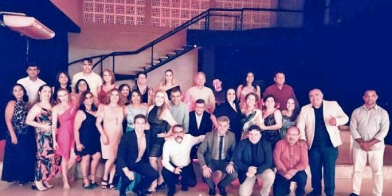 Concluintes de pós-graduação homenageiam Noberto Carneiro