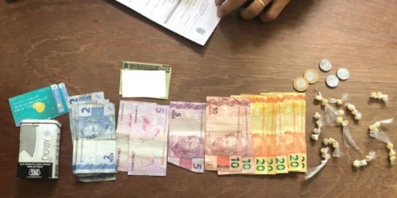 Suspeito de trafico é preso e drogas são apreendidas 