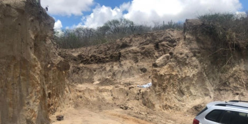 Popular morre soterrado após deslizamento de terra na Paraíba 