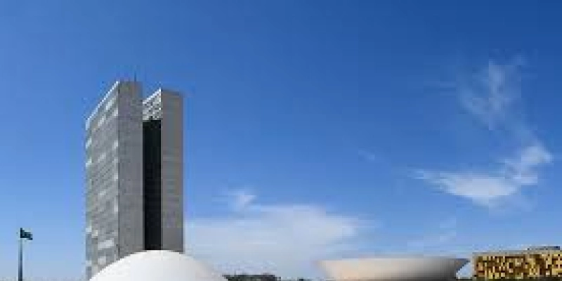 Senado aprova congelamento de preços de remédios e de planos de saúde