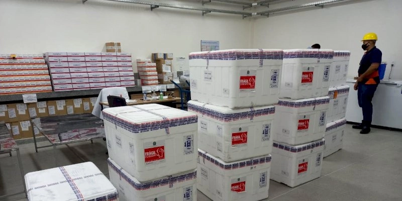 SES distribui 73.210 doses de vacina contra a covid-19 nesta quarta-feira