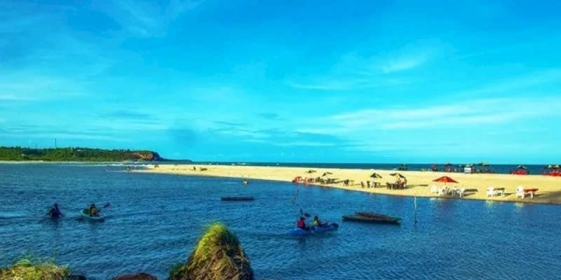 Homem fica ferido após ‘pegar jacaré’ e bater cabeça em praia na Paraíba