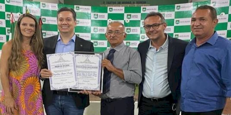 Coberto de muito orgulho e alegria, deputado Júnior Araújo recebe título de cidadão Santa-helenense
