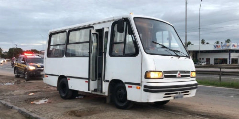 Adolescente de 13 anos morre após acidente com micro-ônibus e moto na BR-230