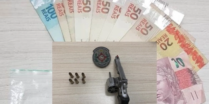 Polícia apreende arma de fogo e drogas