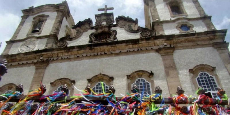 Lavagem do Bonfim reúne multidão de baianos e turistas nesta quinta