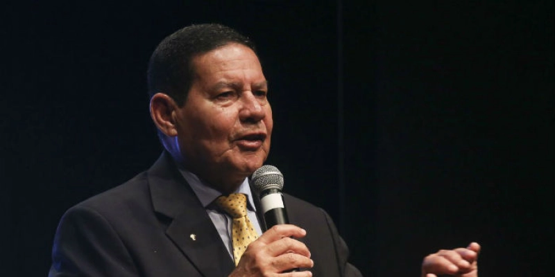 Reforma de militares economizará R$ 13 bilhões em 10 anos, diz Mourão; Veja