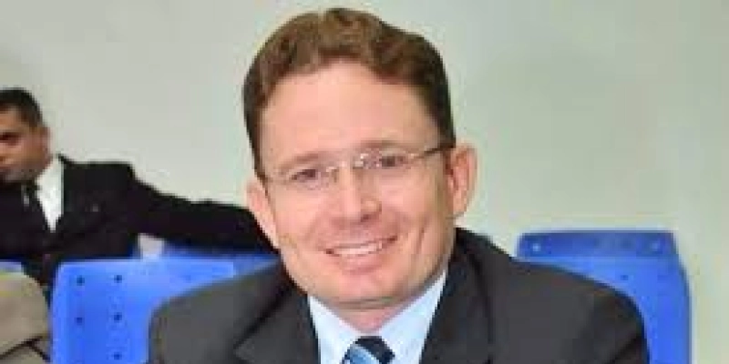 Eu tentei, mas não dá para brigar com os Vereadores,  diz Sales Júnior ao renunciar cargo de Prefeito em Patos 