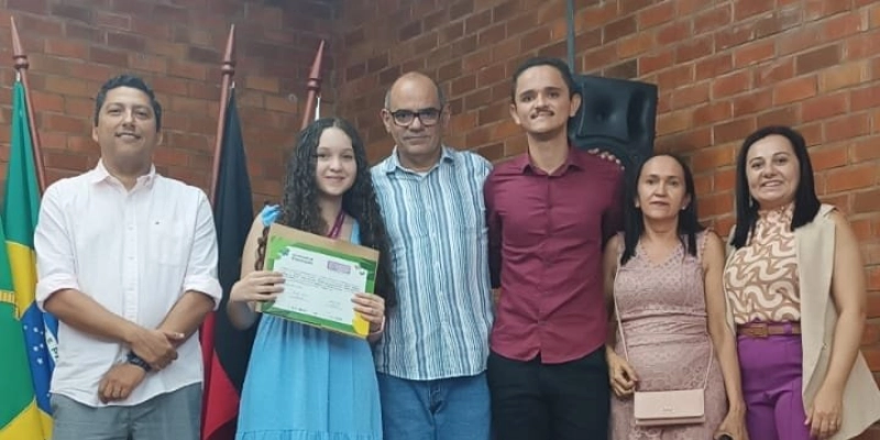 Aluna da zona rural de Vieirópolis é premiada com duas medalhas pelo seu excelente desempenho na 18ª OBMEP