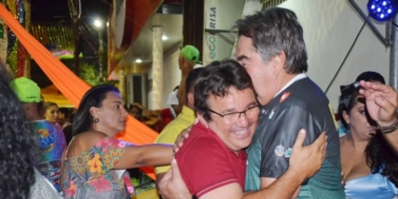 Lindolfo prestigia o Bloco das Virgens em Sousa, e recebe visita de Vereador oposicionista