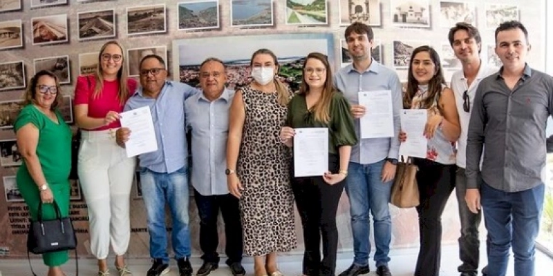 Prefeitura de Coremas empossa candidatos nomeados em cargos efetivos pelo prefeito Irani Alexandrino 