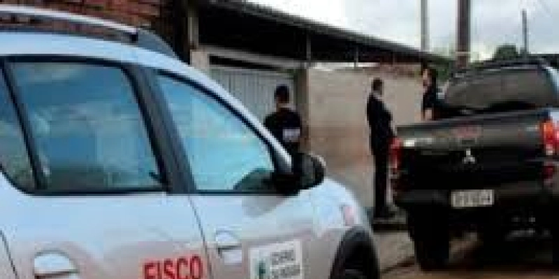 Receita Estadual apreende milhares de tapetes e rolos de tecido com documento fiscal irregular