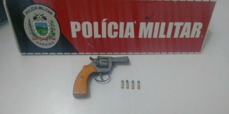 Adolescentes de 16 e 17 são apreendidos com revólver em Sousa após abordagem da Polícia Militar