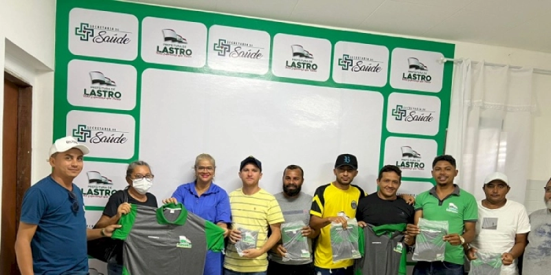 Secretaria de Saúde realiza a entrega de fardamentos aos motoristas da categoria, em Lastro