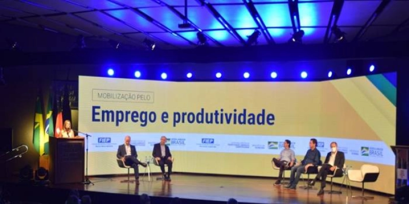 Programa mobilização pelo emprego e produtividade é lançado na FIEP com a participação de empresários e industriais