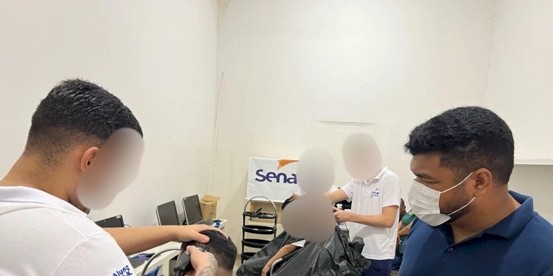 Socioeducandos do Centro Educacional do Jovem participam de curso profissionalizante   