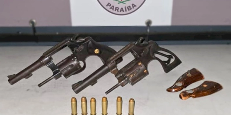 Polícia Militar prende homem por porte ilegal de armas de fogo