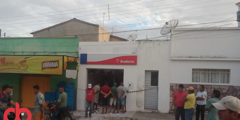 Bando fortemente armado, explode caixa eletrônico durante a madrugada em Santa Cruz Sertão da PB; Imagens