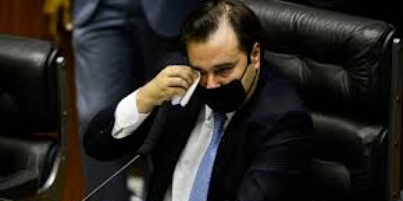 Emocionado, Rodrigo Maia se despede da presidência da Câmara
