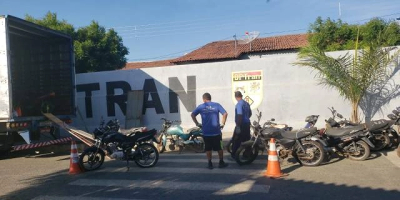 Polícia Militar da Paraíba inicia o esvaziamento das motocicletas do pátio da 5° CPTran, em Cajazeiras-PB 