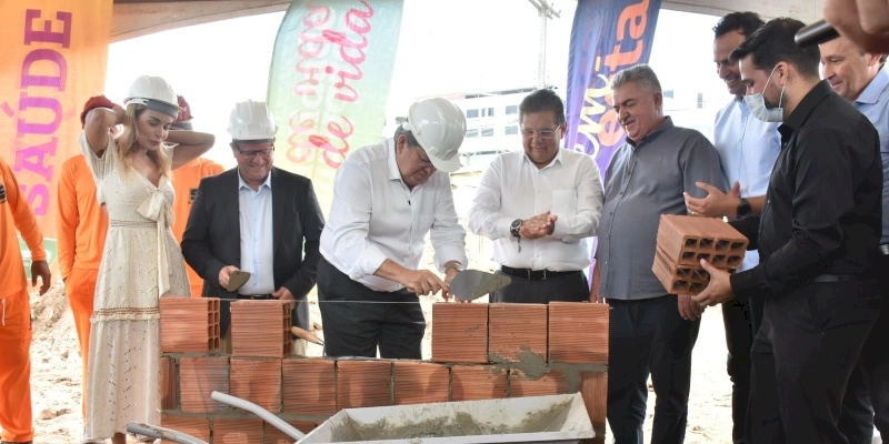 João Azevêdo participa de lançamento da pedra fundamental da Escola Raul Córdula e destaca importância da parceria com Unimed