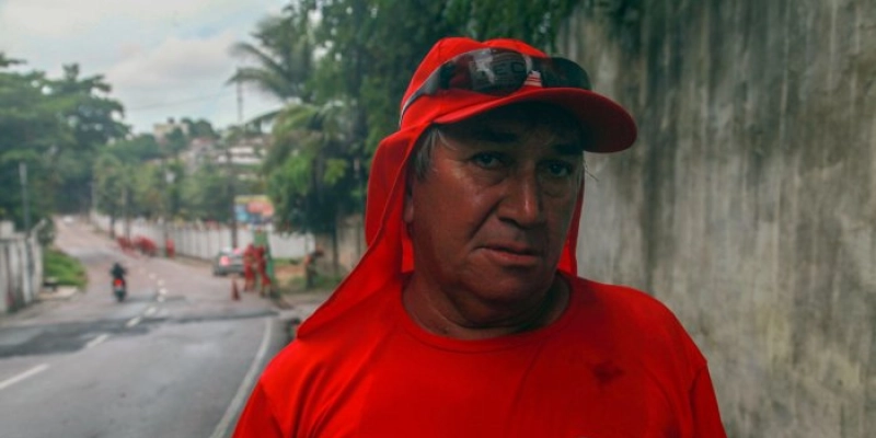 No Dia do Agente de Limpeza, servidor da Emlur fala do orgulho por manter a cidade limpa