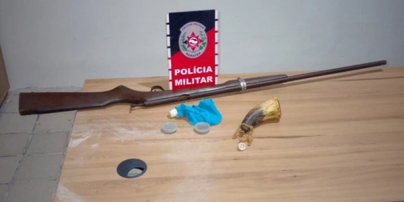 Policiais Militares apreendem arma de fogo, após denúncia de violência doméstica, em São Bento