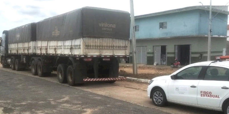 SEFAZ-PB apreende 2.000 caixas de óleo de soja com irregularidade na BR 230 em Pombal