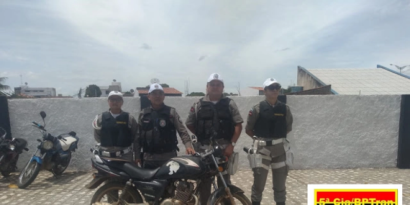 Policiais da 5ª CPTRAN recupera motocicleta roubada com menor em Cajazeiras
