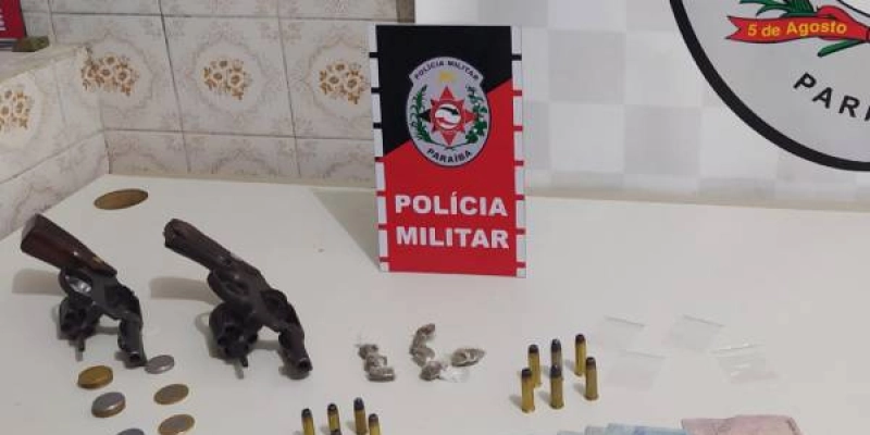 Operação Impacto: PM prende dois suspeitos e apreende adolescente com armas de fogo e drogas em Jacaraú