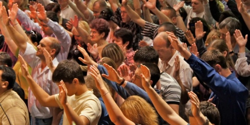 Evangélicos são o segundo grupo religioso que mais sofre preconceito no Brasil, diz Datafolha