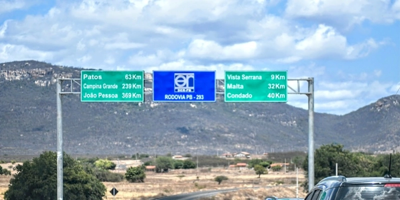 Azevêdo inaugura pavimentação da PB-293 e travessias urbanas de Vista Serrana e Paulista