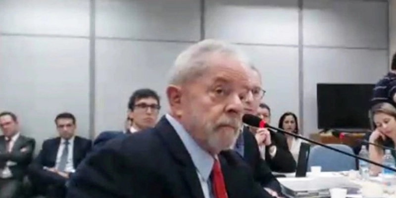Irritado, Lula diz que espera que Deus faça uma reviravolta em seus processos: “Sou vítima”; Veja Vídeos