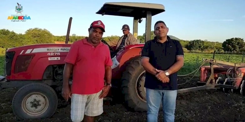 João Neto acompanha corte de terra no Assentamento Veneza; zona rural de Aparecida  